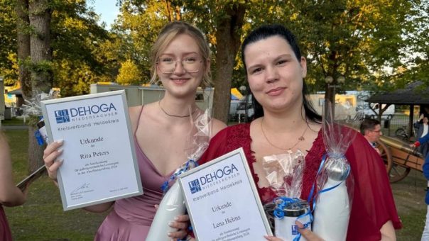 Ausbildung erfolgreich abgeschlossen: Zwei Nachwuchskräfte bleiben dem ANDERS Hotel Walsrode erhalten