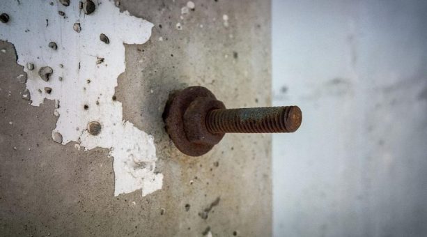 Metallverbindungen verschleißen schneller als gedacht – Ursachen, Ablagerungen und wie Reinigung die Lebensdauer verlängern kann