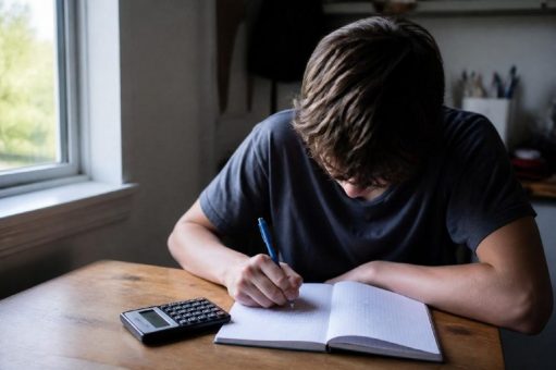 Mathematik in der Sekundarstufe auf einem Tiefstand: 34 Prozent der Neuntklässler verfehlen die Mindeststandards für den mittleren Schulabschluss