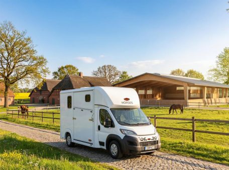 Böckmann Compact mieten: Flexible Pferdetransporter-Miete schon ab 47 Euro pro Tag