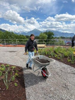 Chilis, Bienen und Unternehmergeist: Gemeinsam wachsen auf dem Dach von Gebrüder Weiss