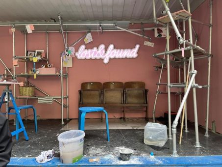 Social Innovation Lab: Noch bis Ende August ist das künstlerische Fundbüro „Lost& Found“ in der Bismarckstraße 55 zu Gast.