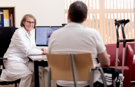 Stationäre oder ambulante Rehabilitation – welche Reha passt zu mir?