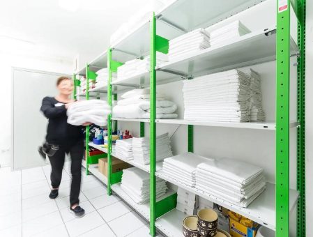 Hygieneprodukte, Bad- und Bettwäsche auf engstem Raum