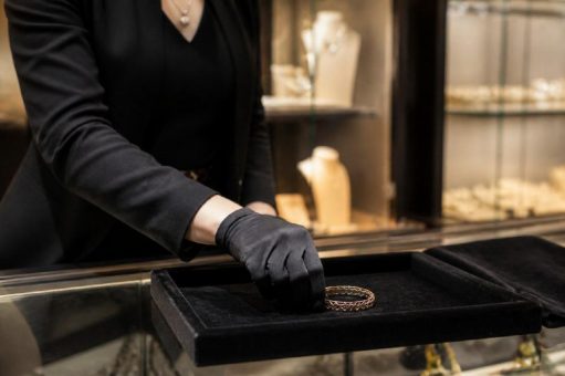 Luxusmarkt stabilisiert sich bei 1.443 Milliarden Euro – Bain und Altagamma erwarten für 2026 ein Plus von null bis zwei Prozent