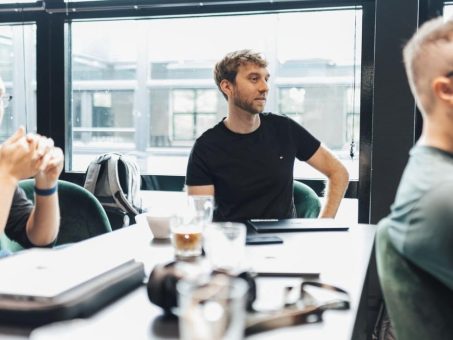 Strategie ist da, Steuerung fehlt: Was eine neue KPMG-Studie über deutsche Unternehmen und KI verrät