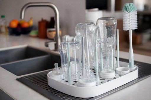 Küchenhygiene im Haushalt mit Baby: BfR weist krankmachende Keime in Küchenschwämmen nach, ohne dass Geruch oder Aussehen sie verraten