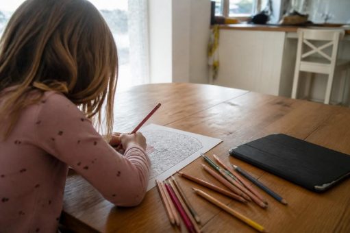 Bildschirmzeit von Kindern: DAK-Mediensuchtstudie meldet für Herbst 2025 einen Anstieg der riskanten Online-Video-Nutzung um knapp 60 Prozent