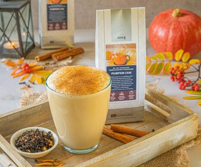 Herbstliche Cozy-Tea-Momente: Hôjicha Latte & würzig-wärmende Teekreationen erobern die Tassen
