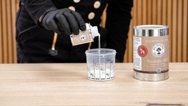 ROHHOLZOPTIK. FAST WIE UNBEHANDELT.