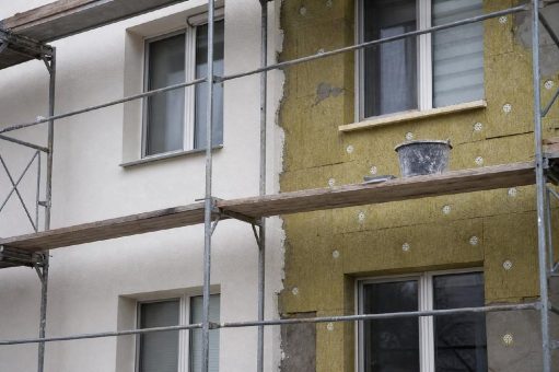 Fassadensanierung bricht ein: Stuckateurbetriebe verlieren im ersten Quartal 2026 real 6,6 Prozent Umsatz, fast doppelt so viel wie ihre Gewerbegruppe