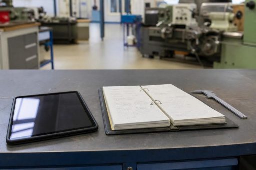 Berufsbildung und KI: Der Datenreport 2026 misst 80 Prozent KI-Nutzung bei akademisch Qualifizierten und 33 Prozent ohne Berufsabschluss