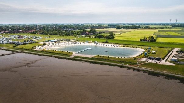 Butjadingen: Plitsch, Platsch, Pfote – erstmals Hundebadetag in der Nordsee-Lagune Butjadingen
