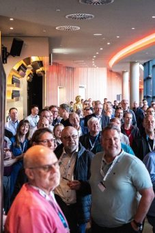 Zwischen KI-Hype und Mittelstandsrealität: SYNAXON-Partner-Geschäftsführertagung setzt auf Resilienz und klare Strategien