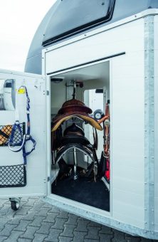 Böckmann Fahrzeugwerke bringen neues Western-Paket für ausgewählte Pferdeanhänger auf den Markt