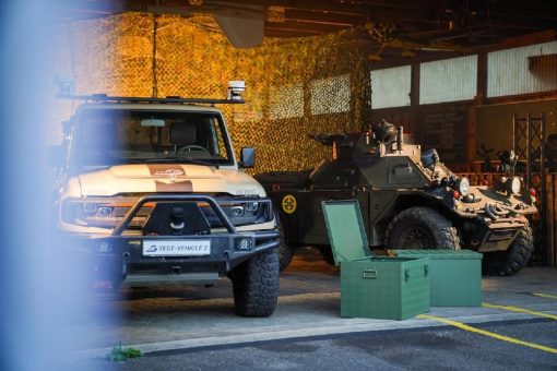 Defence Retrofit mit Drive-by-Wire: Wie Bestandsplattformen für digitale Fahrzeugsteuerung modernisiert werden