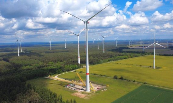 Energiequelle GmbH nimmt Windenergieanlage in Danna in Betrieb