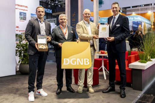 Ausgezeichnet auf großer Bühne: DGNB würdigt Hallenprojekte von Max Bögl auf der EXPO REAL