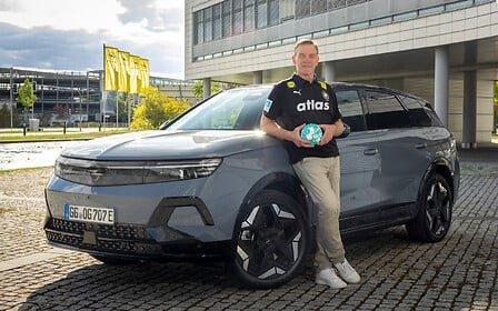 Gemeinsam auf Strecke: Handball-Bundestrainer Gislason und Gaugisch fahren Opel Grandland Plug-in-Hybrid