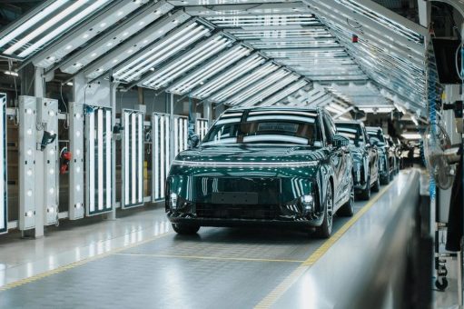 XPENG G9L: Erste Fertigungserprobung bei Magna in Graz erfolgreich abgeschlossen
