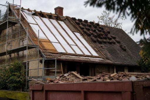 Förderanträge für die Gebäudehülle steigen 2026 um 12,6 Prozent: Bis Juli zählt das Bundesamt 126.816 Vorhaben an Dach, Wand und Fenstern